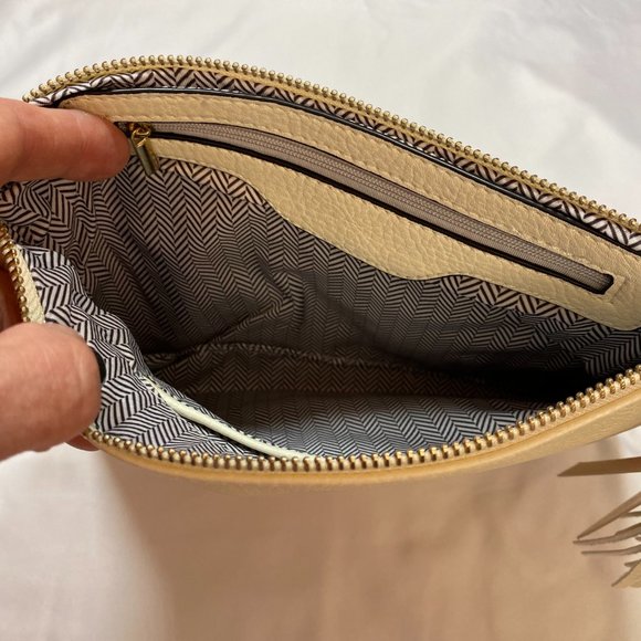 Killer Cool ROAR Tiger clawed Wristlet clutch Faux Leather and sequins. NWT - Picture 6 of 8